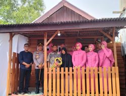 Ny.Nindya M.Iqbal Kapolda Riau,Melaksanakan Peresmian Bantuan Bedah Rumah Di Kota Dumai